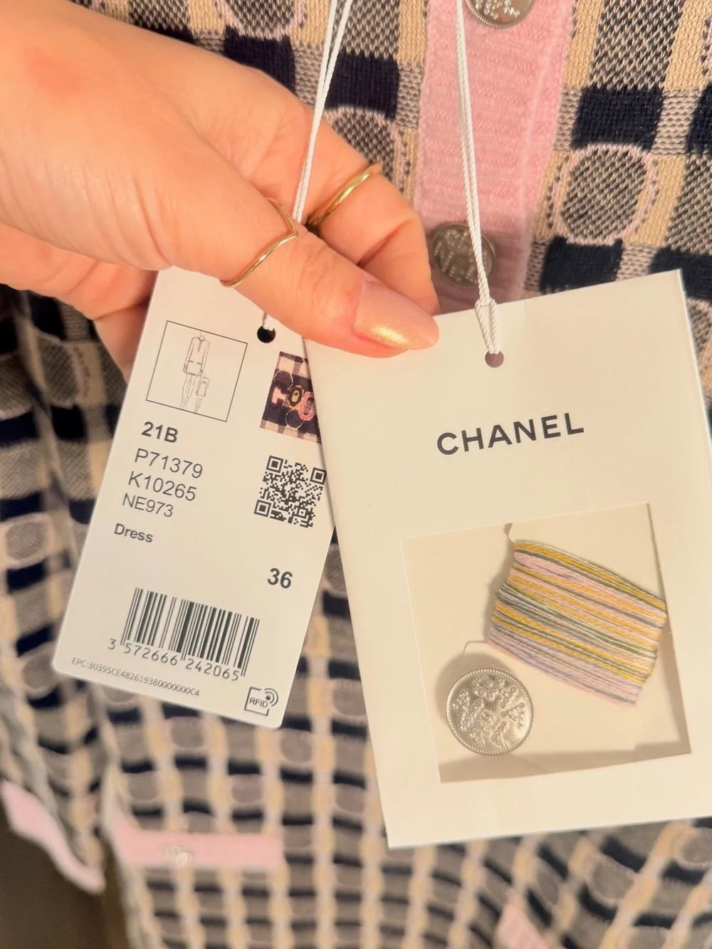 CHANEL Cashmere Shift Dress – 21B Collection (Pre-Fall 2021)